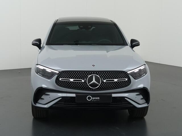 Mercedes-Benz GLC-KLASSE Coupe 300e 4MATIC Sport Edition | Panoramaschuifdak | Trekhaak | Treeplanken | Nightpakket | Rijassistentiepakket Plus | Premium pakket | 360° camera | DISTRONIC PLUS |
