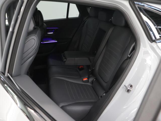 Mercedes-Benz GLC-KLASSE Coupe 300e 4MATIC Sport Edition | Panoramaschuifdak | Trekhaak | Treeplanken | Nightpakket | Rijassistentiepakket Plus | Premium pakket | 360° camera | DISTRONIC PLUS |