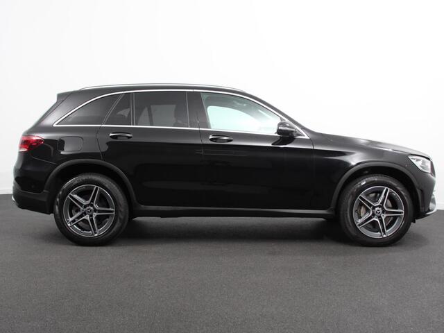 Mercedes-Benz GLC-KLASSE 300e 4MATIC AMG Line PHEV Mercedes-Benz GLC-klasse 300e 4MATIC AMG Line | Panoramadak | 360* Camera | Ambiente Verlichting | 19 Inch Lichtmetalen Velgen |