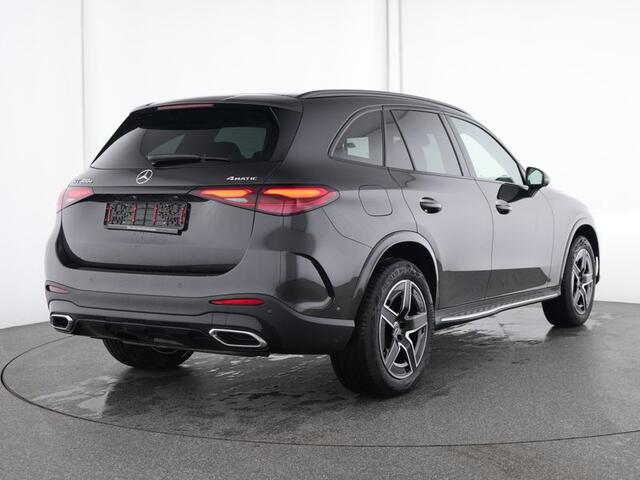 Mercedes-Benz GLC-KLASSE 300 e 4MATIC AMG Plug-In Hybride AMG Line | Night Pakket | Trekhaak | Alarm Klasse 3 | Distronic | Memory Voorstoelen | Stuur en Stoelverwarming. Inclusief 24 maanden MB Certified garantie voor Europa.