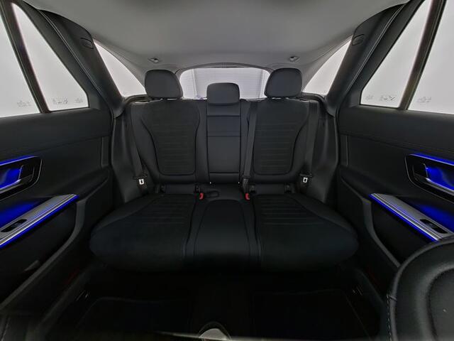 Mercedes-Benz GLC-KLASSE 300 e 4MATIC AMG Plug-In Hybride AMG Line | Night Pakket | Trekhaak | Alarm Klasse 3 | Distronic | Memory Voorstoelen | Stuur en Stoelverwarming. Inclusief 24 maanden MB Certified garantie voor Europa.