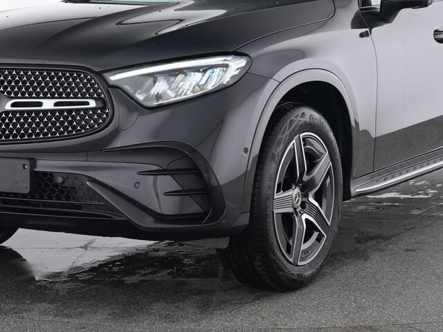 Mercedes-Benz GLC-KLASSE 300 e 4MATIC AMG Plug-In Hybride AMG Line | Night Pakket | Trekhaak | Alarm Klasse 3 | Distronic | Memory Voorstoelen | Stuur en Stoelverwarming. Inclusief 24 maanden MB Certified garantie voor Europa.