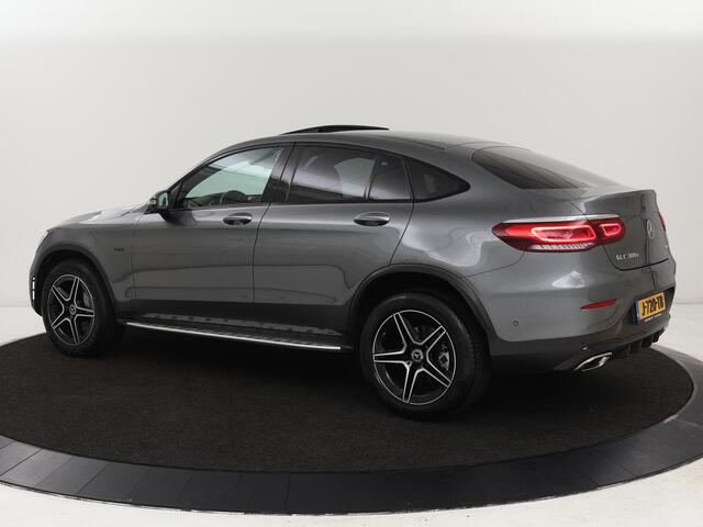 Mercedes-Benz GLC-KLASSE Coupé 300e 4Matic Business Solution AMG | Panoramadak | 360 Camera | Burmester Surround | Stoelverwarming | Trekhaak | Carplay | Matrix LED | Keyless | Leder/Alcantara