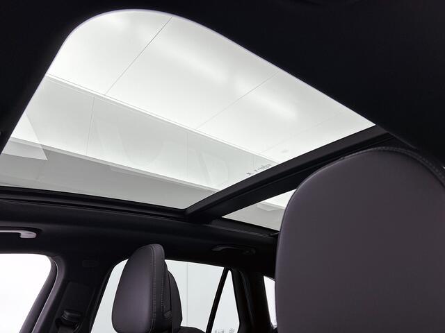 Mercedes-Benz GLC-KLASSE 300e 4MATIC Sport Edition | Premium pakket | Nightpakket | Panoramaschuifdak | MBUX Augmented Reality | Digital Light | Parkeerpakket met 360°-camera | KEYLESS GO-comfortpakket |