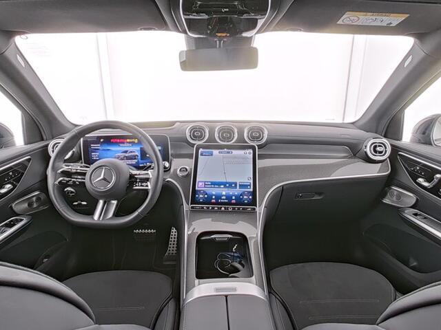 Mercedes-Benz GLC-KLASSE 300 e 4MATIC AMG Plug-In Hybride AMG Line | Night Pakket | Panorama Schuif-Kanteldak | 20 Inch AMG Velgen. Inclusief 24 maanden MB Certified garantie voor Europa.