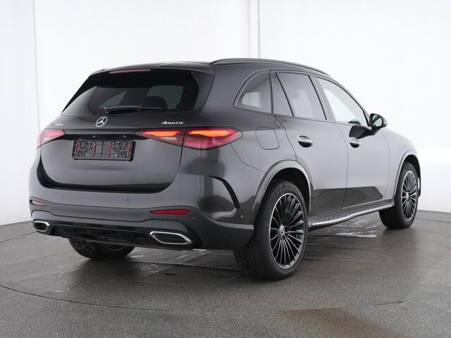 Mercedes-Benz GLC-KLASSE 300 e 4MATIC AMG Plug-In Hybride AMG line | Night Pakket | Panorama Schuif-Kanteldak | 20" multispaaks lichtmetalen AMG velgen | 360° camera. Inclusief 48 maanden Mercedes-Benz Certified garantie voor Europa.