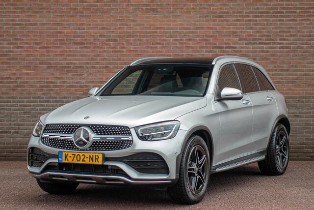 Mercedes-Benz GLC-KLASSE 300 4MATIC AMG Line, Panoramadak, Carplay, Stoelverwarming, Keyless, Trekhaak, Leder, Camera, Full LED.