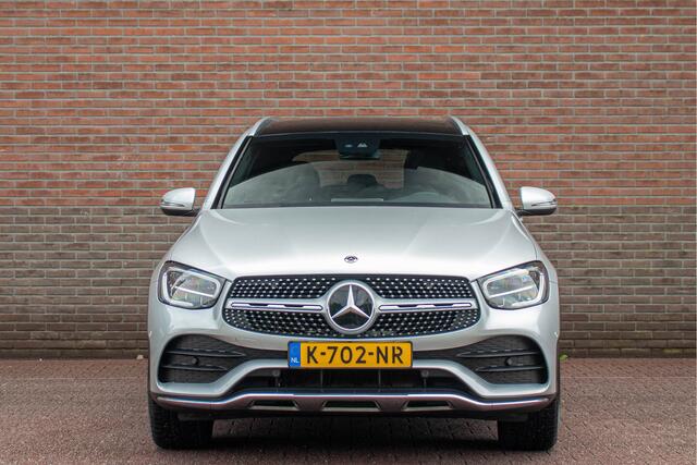 Mercedes-Benz GLC-KLASSE 300 4MATIC AMG Line, Panoramadak, Carplay, Stoelverwarming, Keyless, Trekhaak, Leder, Camera, Full LED.