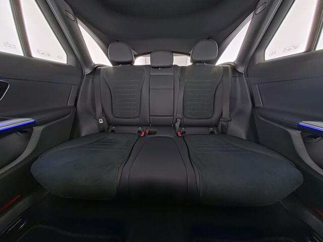 Mercedes-Benz GLC-KLASSE 300 e 4MATIC AMG Plug-In Hybride AMG line | Night Pakket | Panorama Schuif-Kanteldak | 20" multispaaks lichtmetalen AMG velgen | 360° camera. Inclusief 24 maanden MB Certified garantie voor Europa.