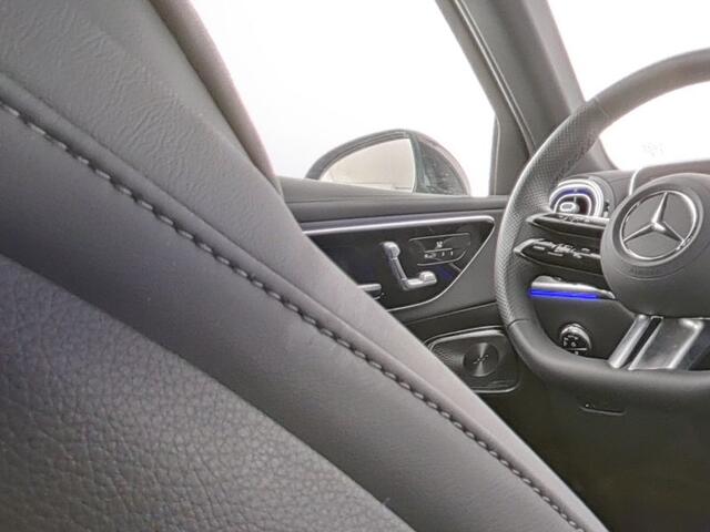 Mercedes-Benz GLC-KLASSE 300 e 4MATIC AMG Plug-In Hybride AMG line | Night Pakket | Panorama Schuif-Kanteldak | 20" multispaaks lichtmetalen AMG velgen | 360° camera. Inclusief 24 maanden MB Certified garantie voor Europa.