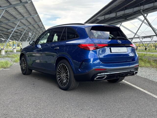 Mercedes-Benz GLC-KLASSE 300e 4MATIC Sport Edition | Panoramaschuifdak | Premium pakket | Nightpakket | 360° camera | Dodehoekassistent | DIGITAL LIGHT |