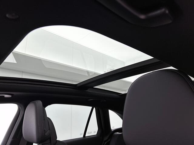 Mercedes-Benz GLC-KLASSE 300e 4MATIC Sport Edition | Premium Pakket | Nightpakket | Trekhaak | Rijassistentiepakket Plus | Winter pakket | Panoramaschuifdak | Smartphone integratie | 360°-camera |