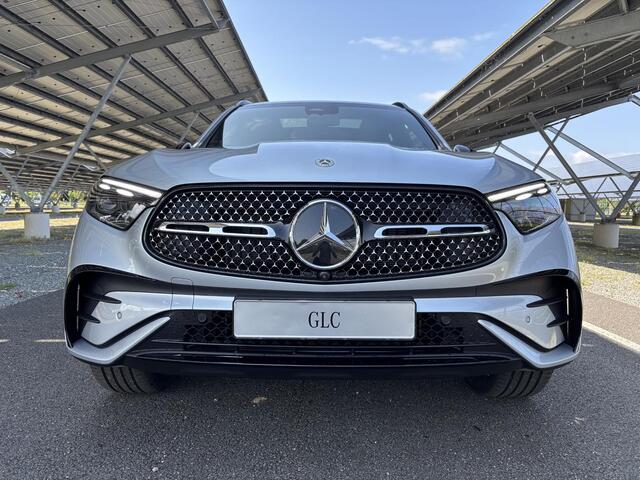 Mercedes-Benz GLC-KLASSE 300e 4MATIC Sport Edition | Night | Panoramadak | Sfeerverlichting | Digital light | 360 camera | Stoelverwarming |