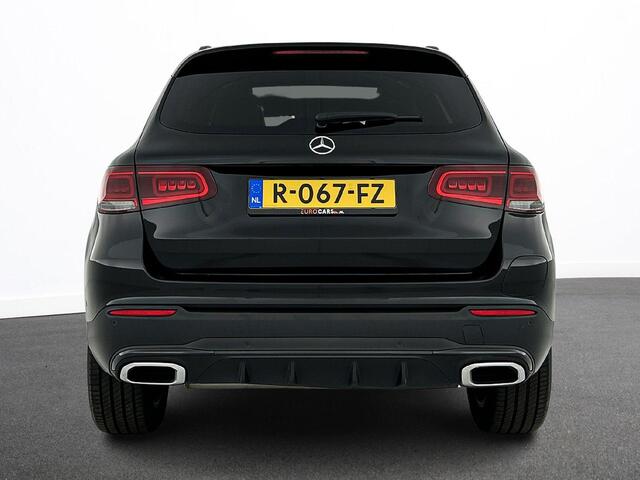 Mercedes-Benz GLC-KLASSE 300e 4MATIC Business Solution AMG Panoramadak Navigatie Camera Parkeersensoren Cruise Control Stoelverwarming Virtual Cockpit LED Ambiente verlichting Leder