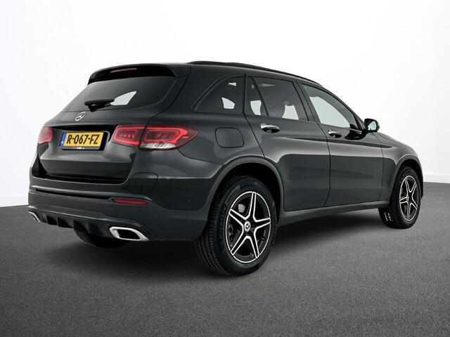 Mercedes-Benz GLC-KLASSE 300e 4MATIC Business Solution AMG Panoramadak Navigatie Camera Parkeersensoren Cruise Control Stoelverwarming Virtual Cockpit LED Ambiente verlichting Leder