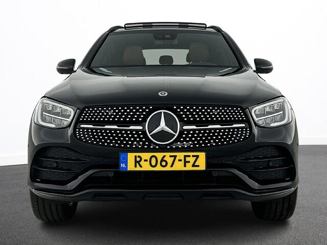 Mercedes-Benz GLC-KLASSE 300e 4MATIC Business Solution AMG Panoramadak Navigatie Camera Parkeersensoren Cruise Control Stoelverwarming Virtual Cockpit LED Ambiente verlichting Leder