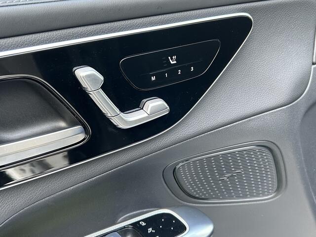 Mercedes-Benz GLC-KLASSE 400e 4Matic AMG 381PK // Airmatic // Trekhaak // Achteras besturing // Memory // Treeplanken // 20 inch // Camera