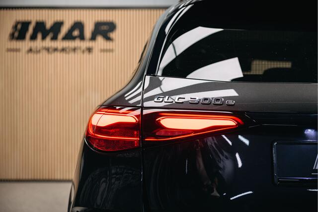 Mercedes-Benz GLC-KLASSE 300e 4MATIC AMG Line | Pano | Stoelverwarming | 360 camera |