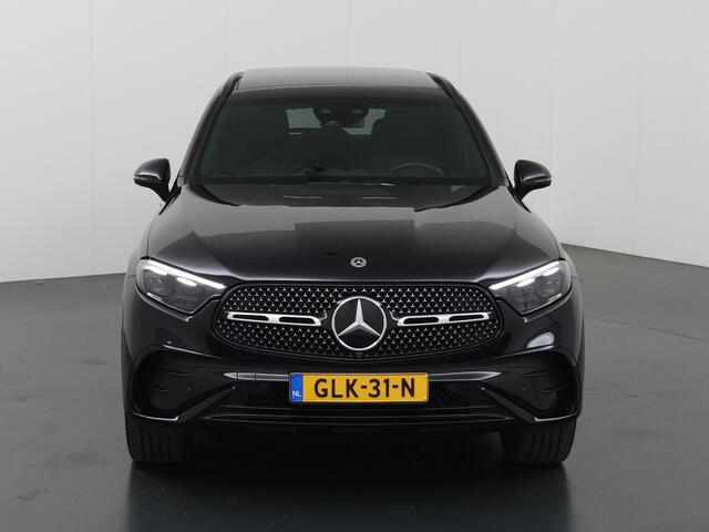 Mercedes-Benz GLC-KLASSE 300e 4MATIC AMG Line | AMG | Night | Panoramadak | Trekhaak | 360 graden camera | Memory | Digital Light | Sfeerverlichting |