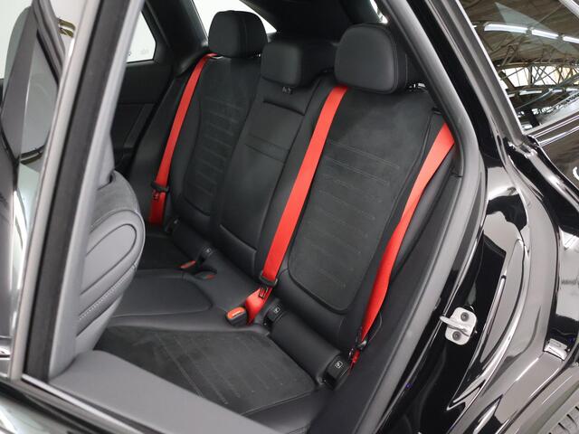 Mercedes-Benz GLC-KLASSE 300e 4MATIC AMG Line | Trekhaak | Panoramadak | Treeplanken | Premium pakket | Night pakket |