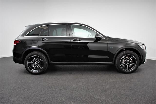 Mercedes-Benz GLC-KLASSE 300e 4MATIC Business Solution AMG | Navigatie | Camera | Climate control | Lichtmetalen Velgen | DAB | Electrisch bedienbare achterklep | Rij assistent pakket | Extra Getint Glas