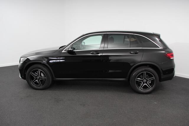 Mercedes-Benz GLC-KLASSE 300e 4MATIC Business Solution AMG | Navigatie | Camera | Climate control | Lichtmetalen Velgen | DAB | Electrisch bedienbare achterklep | Rij assistent pakket | Extra Getint Glas