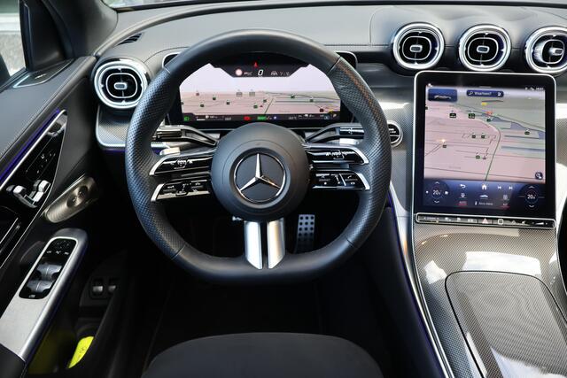 Mercedes-Benz GLC-KLASSE Coupé 300e 4MATIC AMG Line l Panoramadak l Niveau- regeling l KEYLESS GO l Rij-assistentie plus l Digital Light l Memory pakket l MBUX l 360 gr Camera l Trekhaak Wegklapbaar l DAB l Sfeerverlichting l Burmester l Night pakket l stoelverwarming V + A l