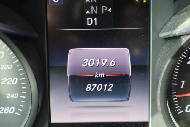 Mercedes-Benz GLC-KLASSE Coupé 250 4MATIC AMG Premium Plus l Schuif- Kanteldak l DISTRONIC l Memoy pakket l 360 gr Camera lStoelverwarming l LEDER l Burmester l LED l Sfeerverlichting l Alarm klasse 3 l Elektrisch bedienbare achterklep l Spiegel pakket l Dodehoek assitent l