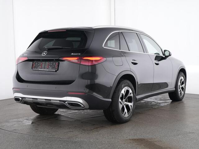 Mercedes-Benz GLC-KLASSE 300e 4-Matic Plug-In Hybride | Panorama Schuif-Kanteldak | Trekhaak | Burmester® Sound System | HUB Head-Up display | KEYLESS-GO Comfort-Pakket | Digital light | Winter pakket Inclusief 24 maanden MB Certified garantie voor Europa.