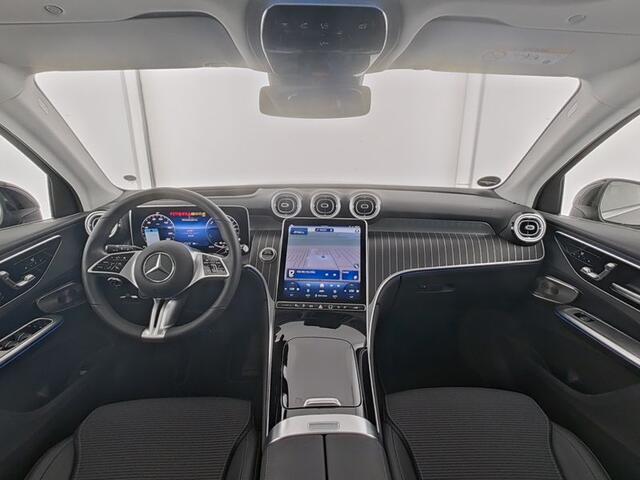 Mercedes-Benz GLC-KLASSE 300e 4-Matic Plug-In Hybride | Panorama Schuif-Kanteldak | Trekhaak | Burmester® Sound System | HUB Head-Up display | KEYLESS-GO Comfort-Pakket | Digital light | Winter pakket Inclusief 24 maanden MB Certified garantie voor Europa.