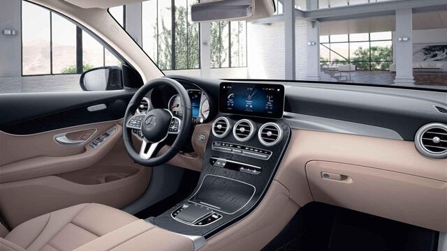 Mercedes-Benz GLC-KLASSE 200 4MATIC Premium | Treeplanken | Stoelverwarming | Widescreen | Multibeam |