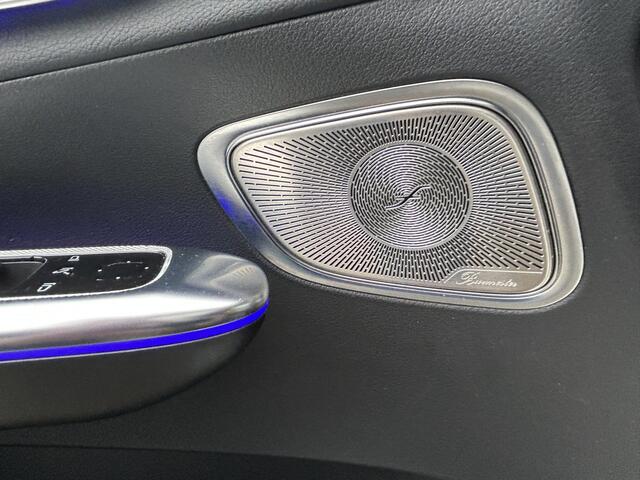 Mercedes-Benz GLC-KLASSE 300e AMG 4Matic // Burmester // Trekhaak // Panoramadak // Distronic // Rijassistentie pakket // Leder // Memory // 360 Camera // Alarm // Treeplanken