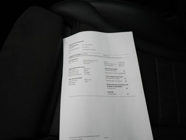 Mercedes-Benz GLC-KLASSE 300e 4MATIC Premium Plug In Hybrid 320pk PHEV | Trekhaak Af Fabriek | Panodak | Adaptive Cruise | Camera | Alcantara Sportstoelen Memory & Verwarmd | Sfeerverlichting | Apple Carplay | Blis | Navigatie | DAB |