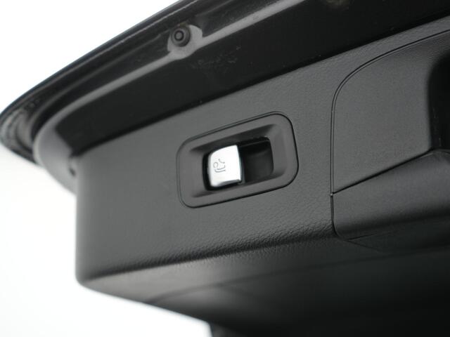 Mercedes-Benz GLC-KLASSE 300e 4MATIC Premium Plug In Hybrid 320pk PHEV | Trekhaak Af Fabriek | Panodak | Adaptive Cruise | Camera | Alcantara Sportstoelen Memory & Verwarmd | Sfeerverlichting | Apple Carplay | Blis | Navigatie | DAB |