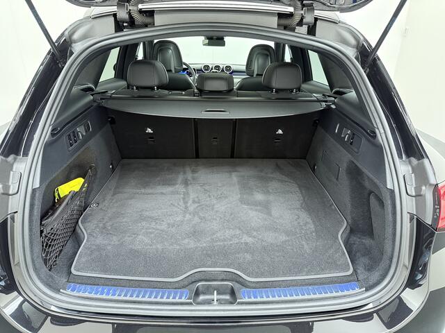 Mercedes-Benz GLC-KLASSE 400e 4Matic AMG // Trekhaak // Luchtvering // Meesturende Achteras // Panoramadak // Nightpakket // 360 Camera // Digital Light