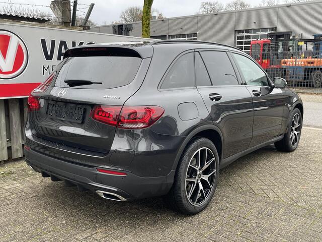 Mercedes-Benz GLC-KLASSE 300e 4MATIC AMG Line 20"/Luchtvering/Adaptieve cruise/Burmester/Matrix LED/Apple Carplay & Android Auto/Stoelverwarming/Elektrische klep