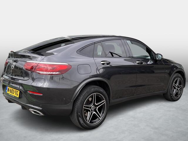 Mercedes-Benz GLC-KLASSE Coupé 300 e 4MATIC | Bruin leer | Schuifdak | AMG Burmester| Rijassistentie pakket| Trekhaak| Keyless Entry| 360 camera | Carplay| Multibeam LED| Sfeerverlichting| Stoelverwarming