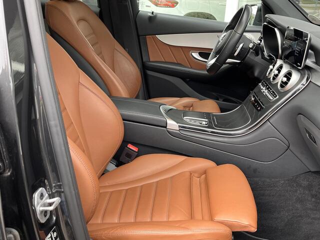Mercedes-Benz GLC-KLASSE Coupé 300 e 4MATIC | Bruin leer | Schuifdak | AMG Burmester| Rijassistentie pakket| Trekhaak| Keyless Entry| 360 camera | Carplay| Multibeam LED| Sfeerverlichting| Stoelverwarming