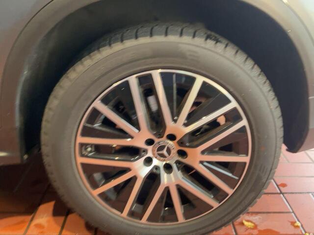 Mercedes-Benz GLC-KLASSE 300e 4MATIC 320pk PHEV | Trekhaak | 19 inch | Stoelverwarming | Adaptive cruise control | Achteruitrijcamera | Elektrisch verstelbare stoelen | Elektrsich verstelbare stoelen | 2 bandensets