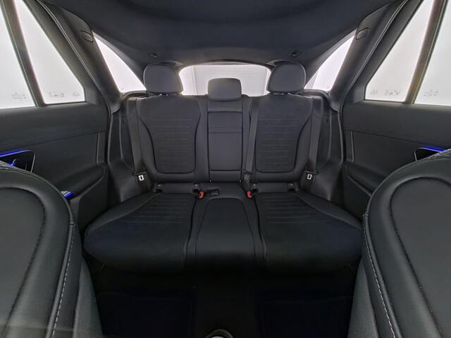 Mercedes-Benz GLC-KLASSE 300 e 4MATIC AMG Plug-In Hybride AMG Line Premium Plus | Night Pakket | Alarm Klasse 3 | trekhaak | Panorama Schuif-Kanteldak | 20 Inch AMG Velgen | Distronic. Inclusief 24 maanden MB Certified garantie voor Europa.