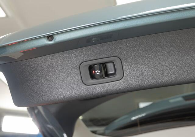 Mercedes-Benz GLC-KLASSE 300de 4MATIC Plug-in Hybrid Panoramadak Stoelkoeling Head-Up Memory Trekhaak LED Keyless-Go Stuurverwarming Stoelverwarming