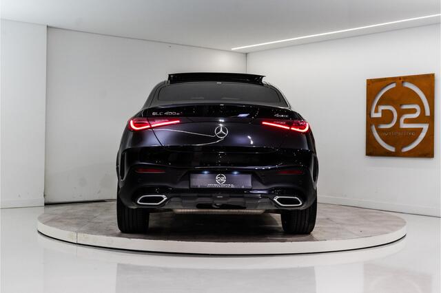 Mercedes-Benz GLC-KLASSE Coupé 400e 4MATIC AMG 381PK | Pano | Burmester | Sfeer | Carbon | Trekhaak | BOMVOL!