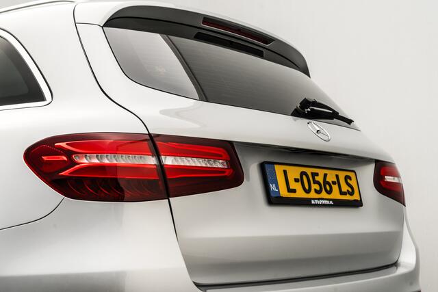 Mercedes-Benz GLC-KLASSE 250 4MATIC Premium AMG | Luchtvering | Adapt. Cruise | Trekhaak | 360 camera | memory | Stoelverwarming