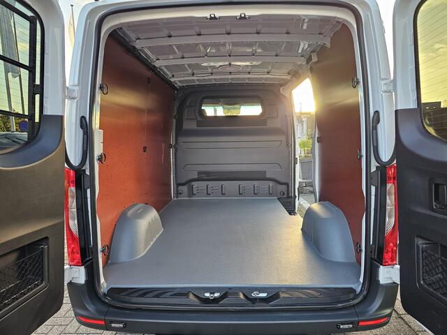 Mercedes-Benz SPRINTER 315 CDI L1-H1 RWD Automaat * Navi * Camera * Cruise * Trekhaak *