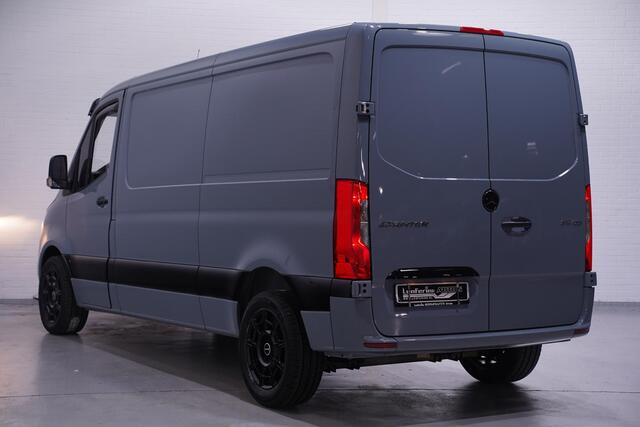 Mercedes-Benz SPRINTER 215 CDI 150 pk Black&Grey Edition L2H1 Airco, 18" LMV, Bumpers in Kleur, Zonneklep, Grille Zwart, 2-Zits