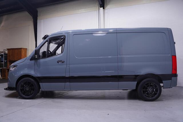 Mercedes-Benz SPRINTER 215 CDI 150 pk Black&Grey Edition L2H1 Airco, 18" LMV, Bumpers in Kleur, Zonneklep, Grille Zwart, 2-Zits