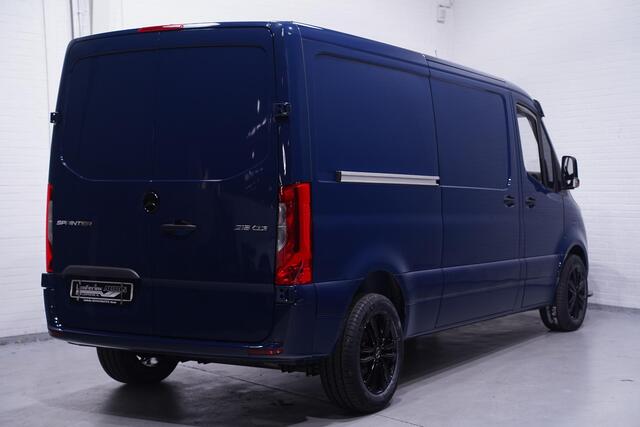 Mercedes-Benz SPRINTER 215 CDI 150 pk L2H1 Black&Blue Edition 18' LMV Airco, Zwarte Grille + Spiegelkappen, Zonneklep, 2-Zits, Nieuw