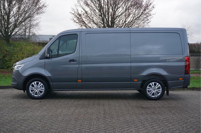 Mercedes-Benz SPRINTER 319CDI Select L2H1 10.25" Mbux, ACC, LED, 3.5T Trekhaak, 17" LM!! NR. 668