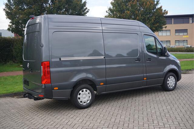 Mercedes-Benz SPRINTER 317CDI Pro L2H2 10.25" Mbux Navi, Cam, Gev. Stoel, 3.5T Trekhaak, LED!! NR. 731