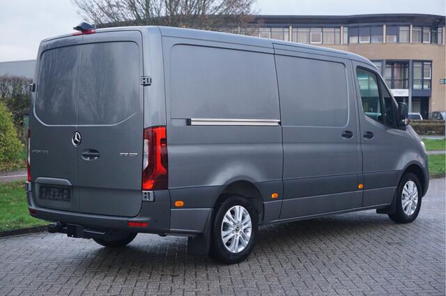 Mercedes-Benz SPRINTER 319CDI Select L2H1 10.25" Mbux, ACC, LED, 3.5T Trekhaak, 17" LM!! NR. *966*